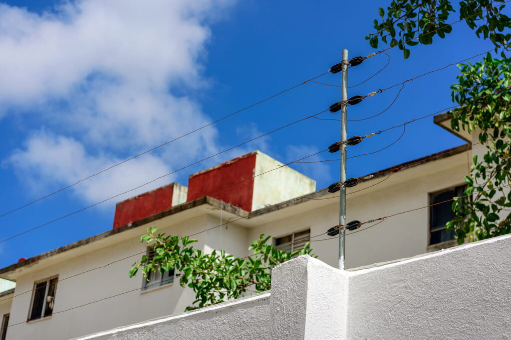 Cercas eléctricas en Aguascalientes con Spectrum: Añadiendo seguridad a tu propiedad